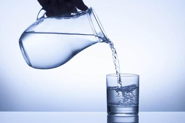 Nước là chất dinh dưỡng quan trọng cần thiết cho cơ thể